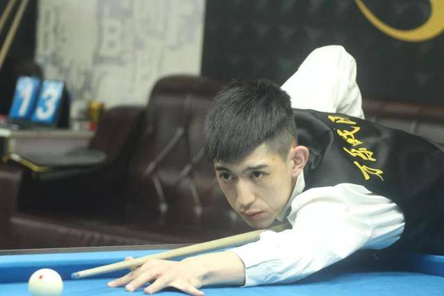 边路拉扯 边路拉扯